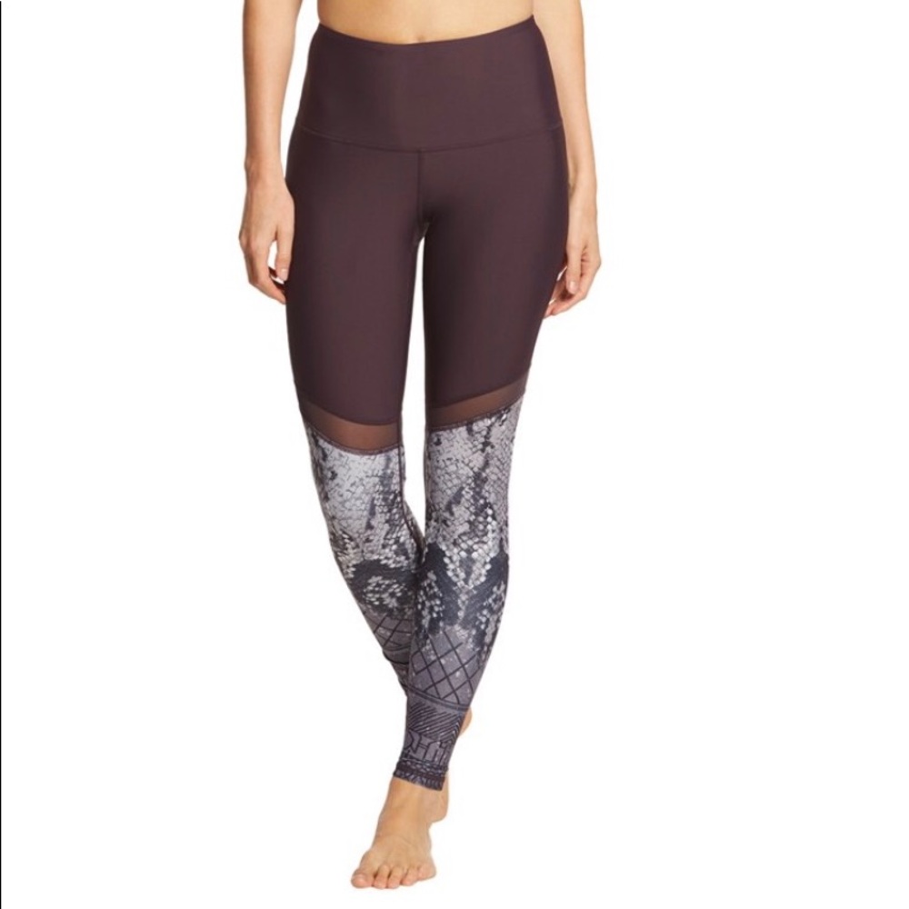 ✨NEW OUT OF STOCK✨ Manduka leggings serpent print